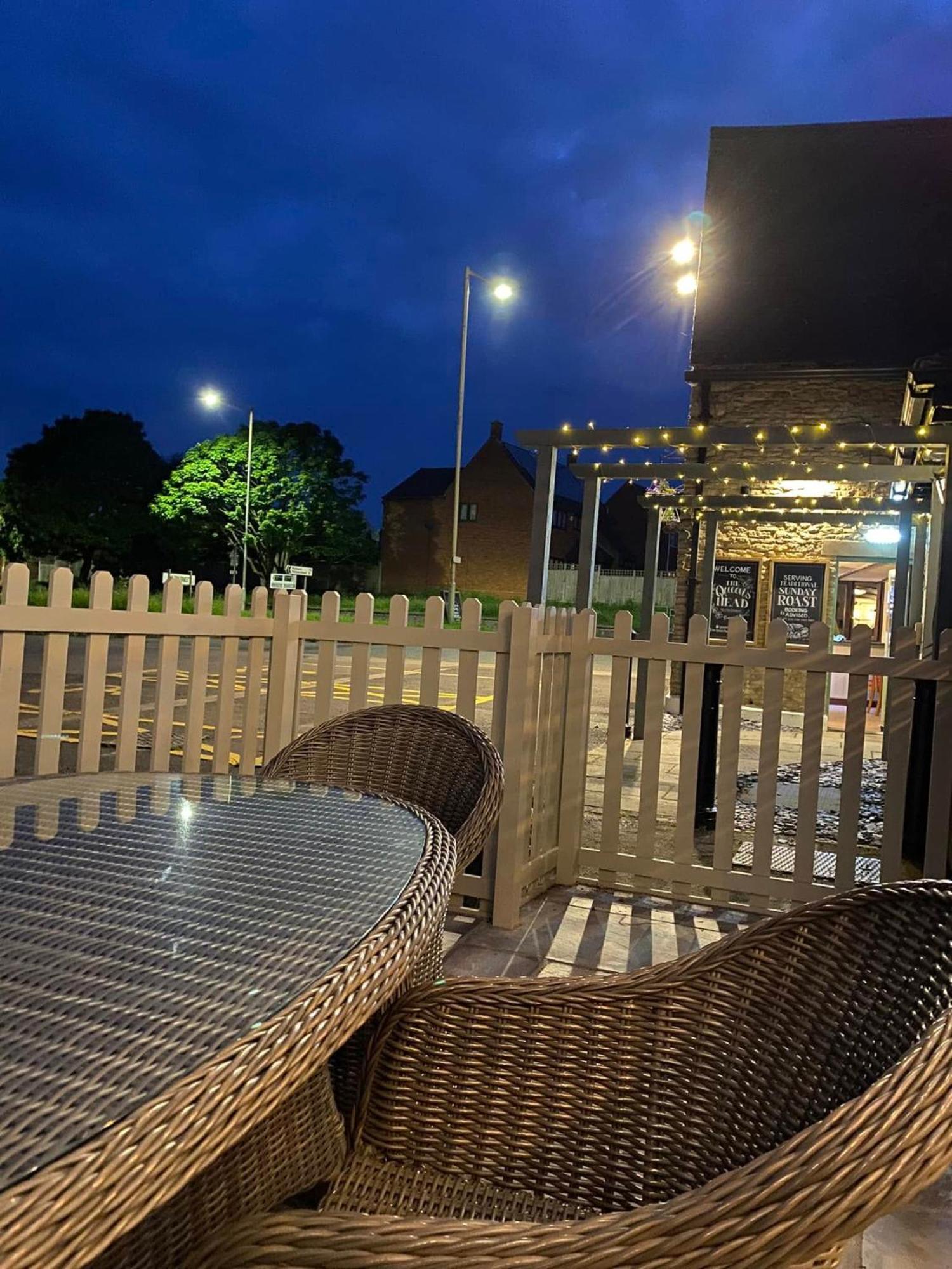 The Queens Head Inn Milton Ernest Buitenkant foto