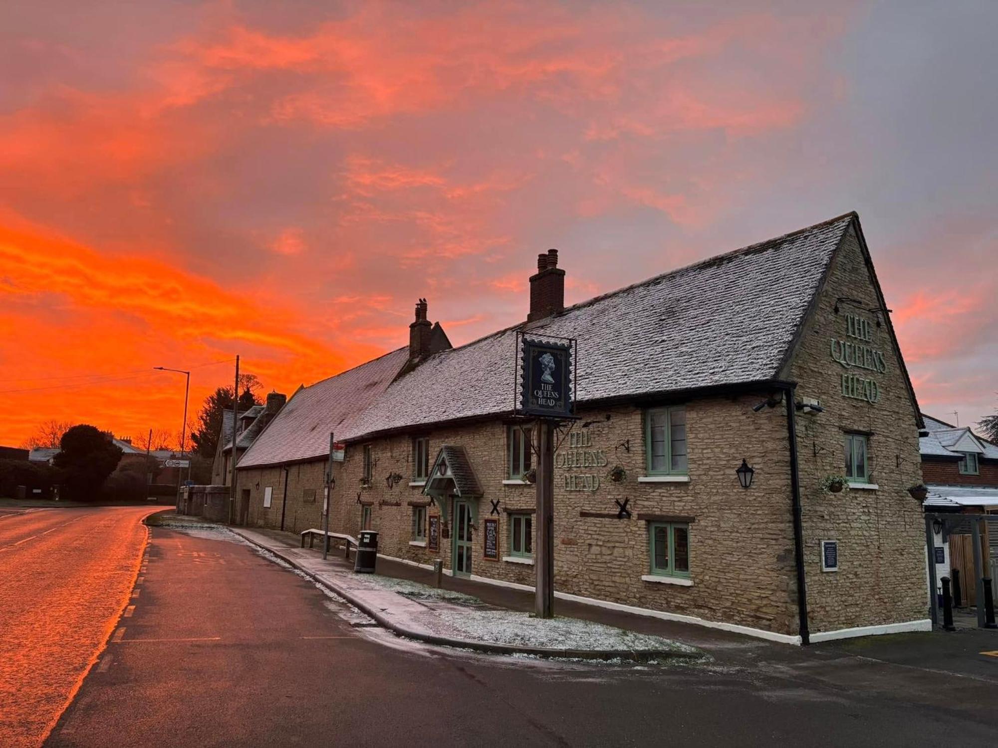 The Queens Head Inn Milton Ernest Buitenkant foto
